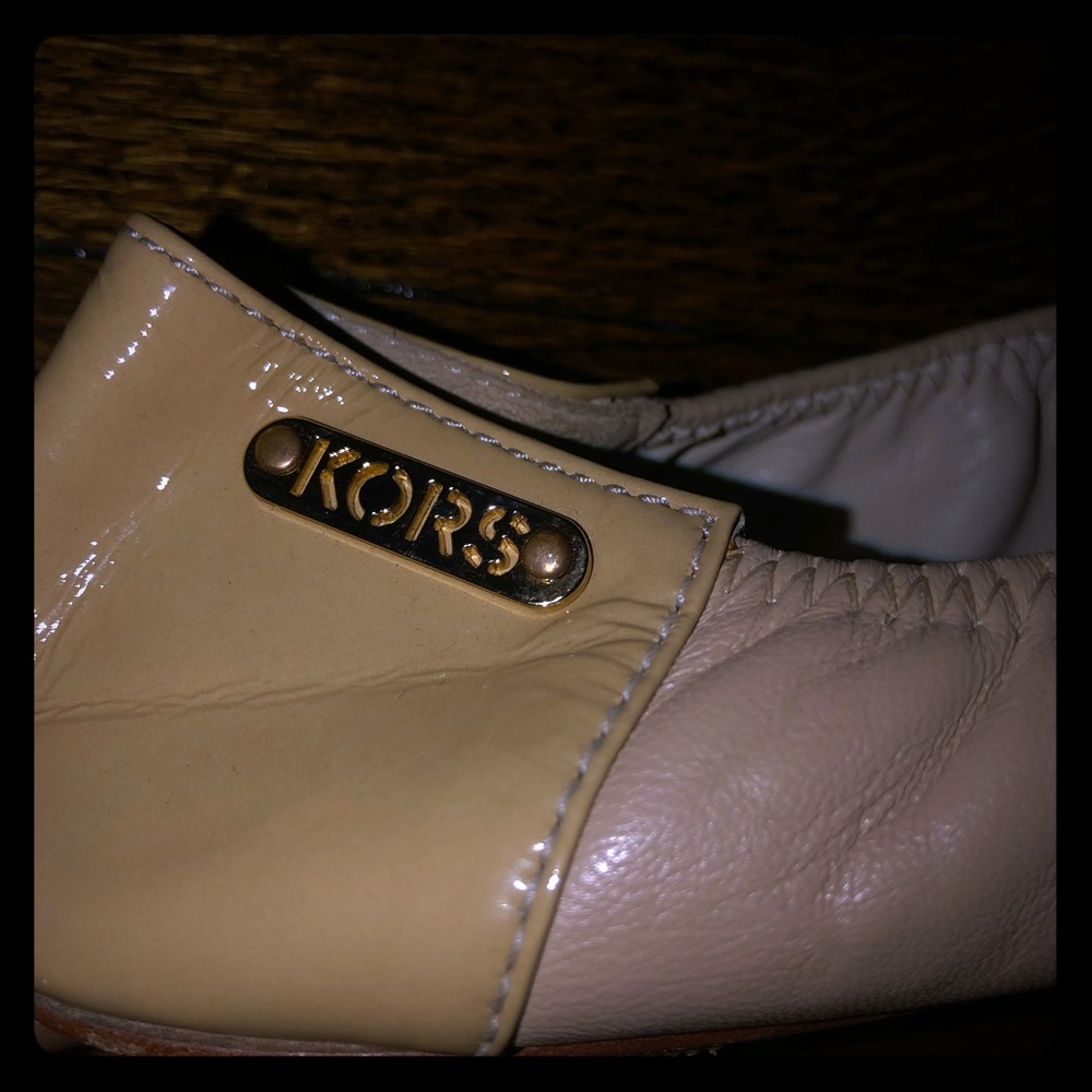Michael Kors Nude cap toe leather ballet flats